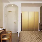 M Glamour Hotel